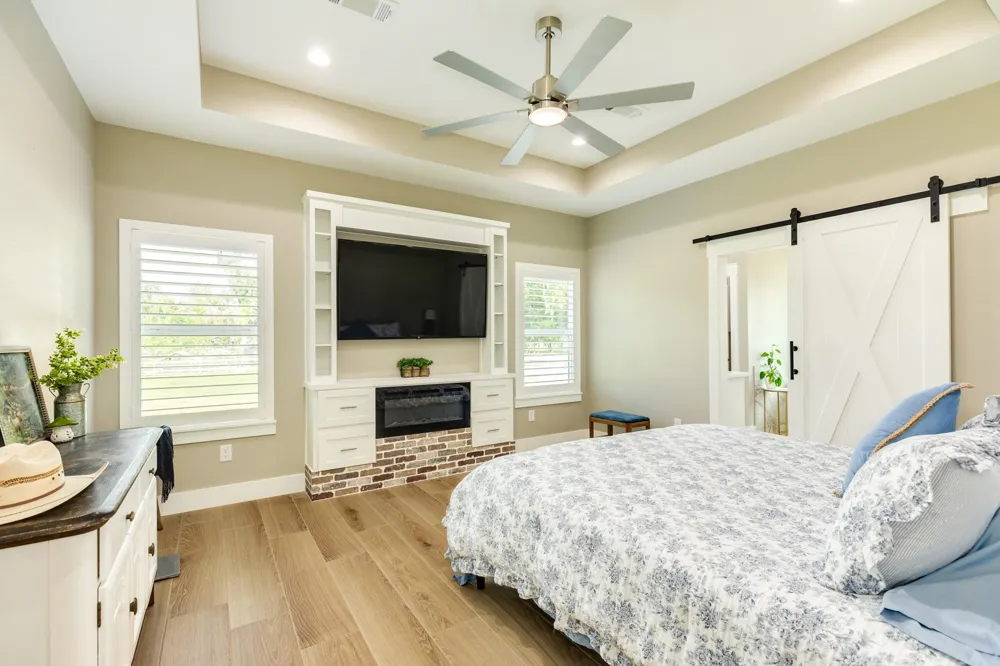 206 Black Oak Dr Angleton, TX 77515