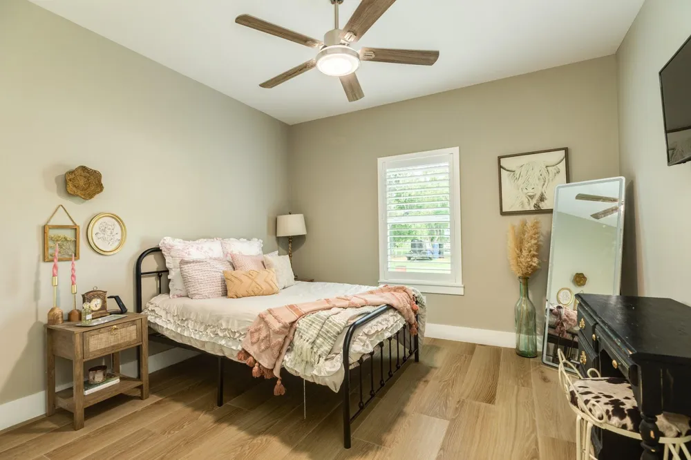 206 Black Oak Dr Angleton, TX 77515