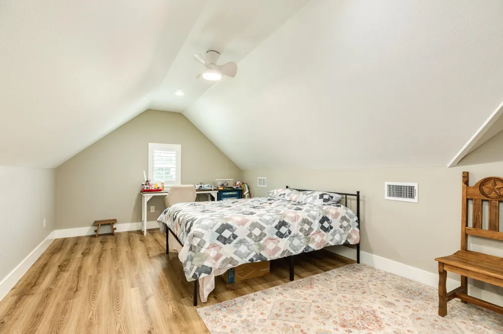 206 Black Oak Dr Angleton, TX 77515