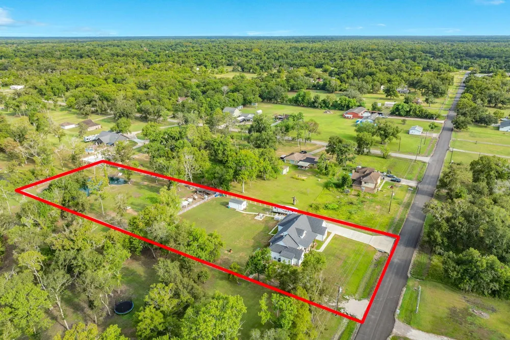 206 Black Oak Dr Angleton, TX 77515