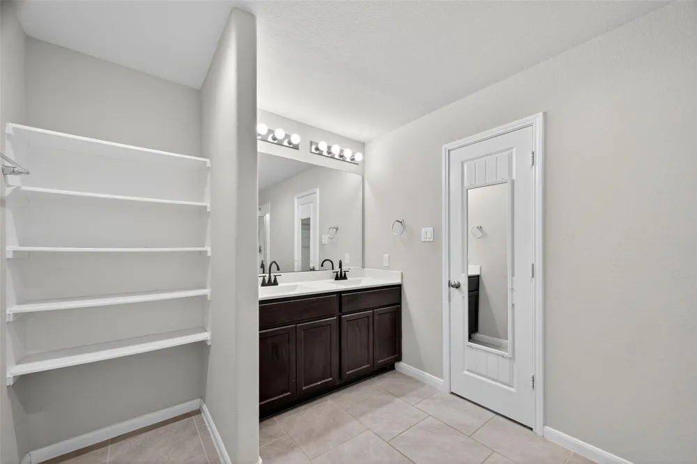 718 Harvest Bluff Drive Rosharon, TX 77583
