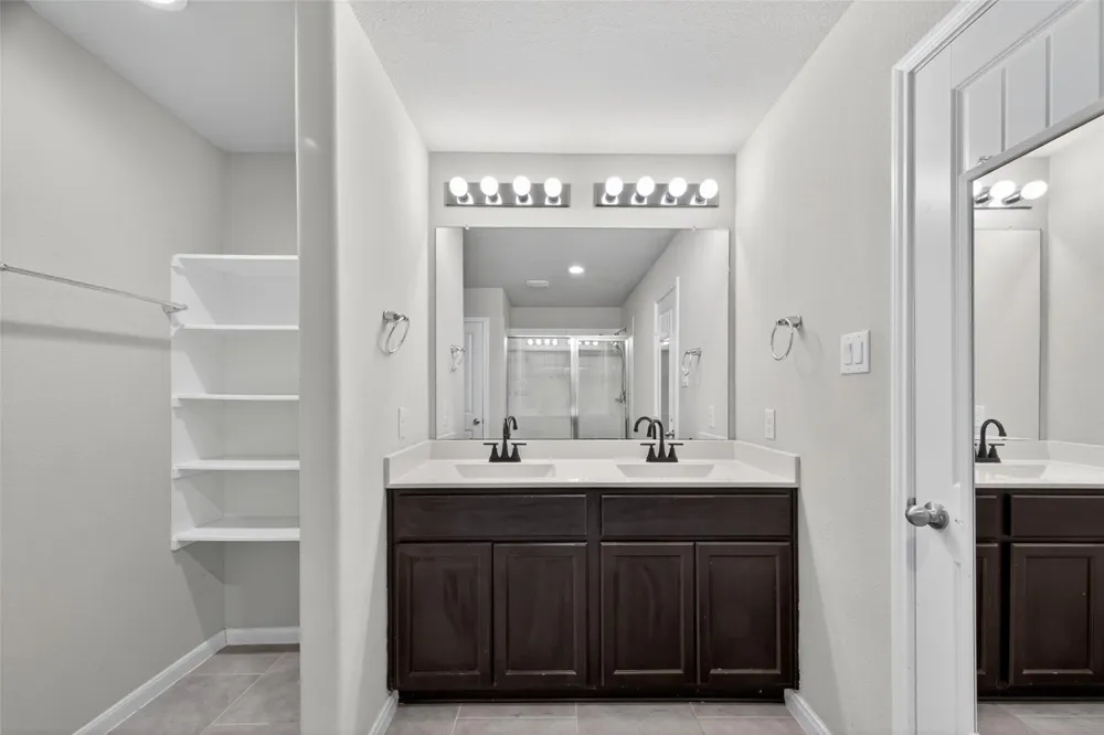 718 Harvest Bluff Drive Rosharon, TX 77583
