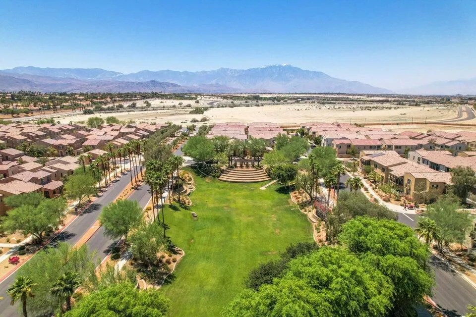530 Calle Vibrante Palm Desert, CA 92211