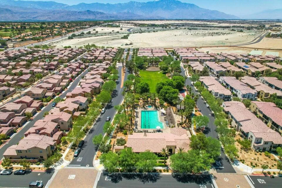 530 Calle Vibrante Palm Desert, CA 92211