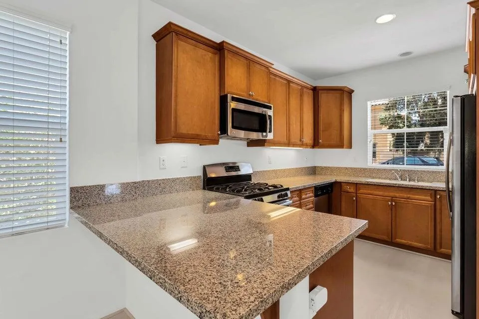 530 Calle Vibrante Palm Desert, CA 92211
