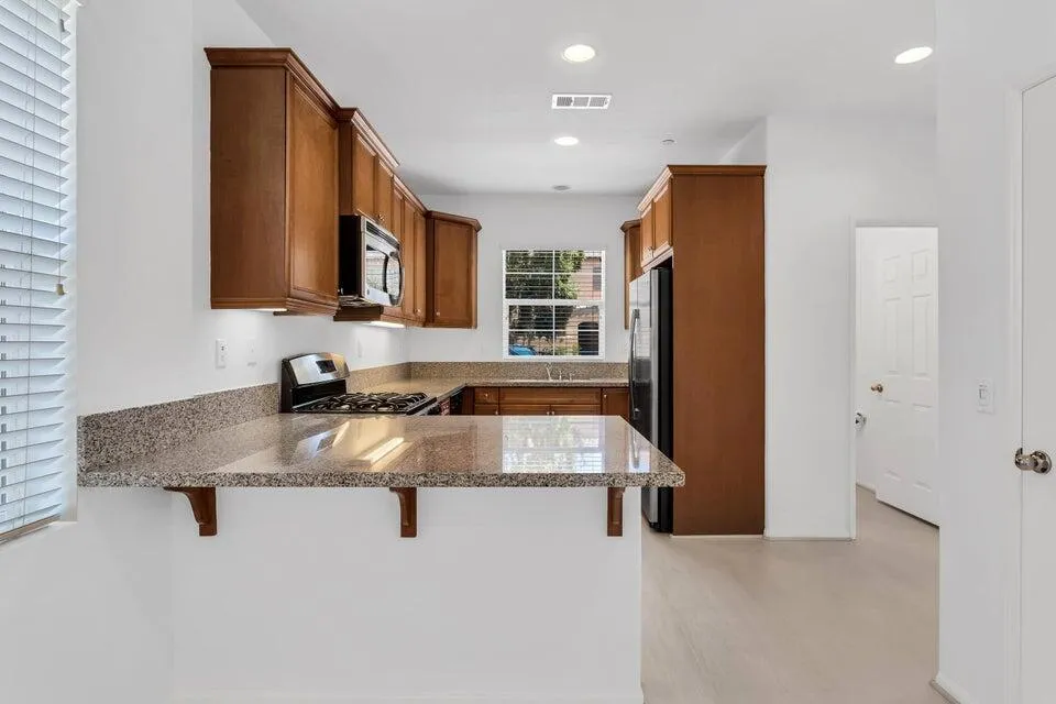 530 Calle Vibrante Palm Desert, CA 92211