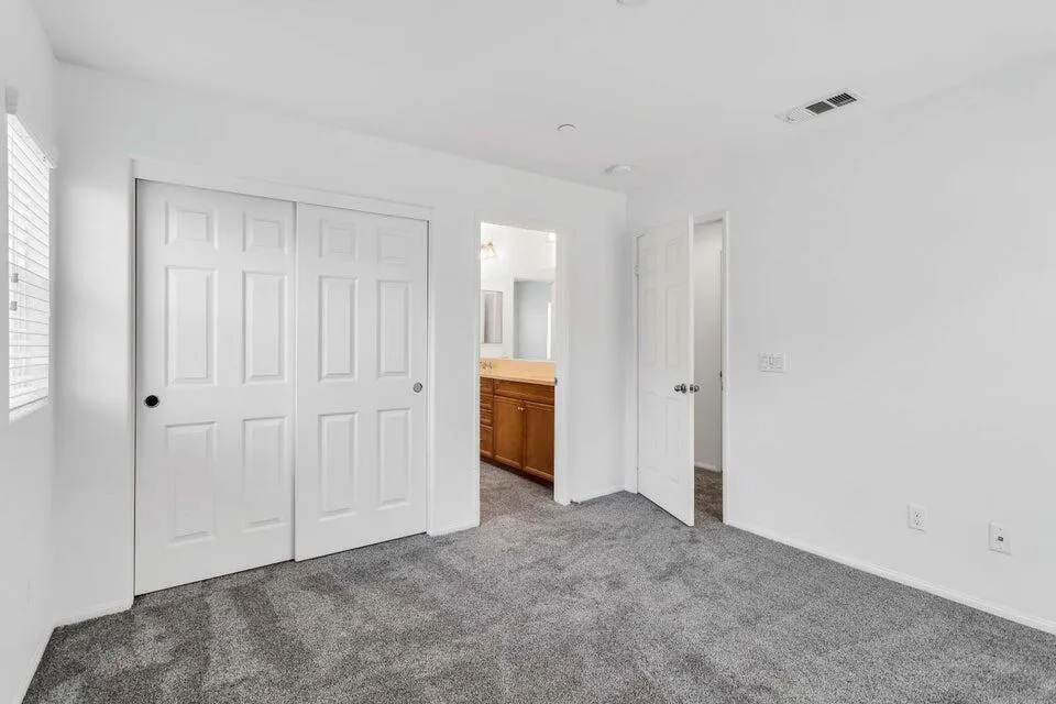 530 Calle Vibrante Palm Desert, CA 92211