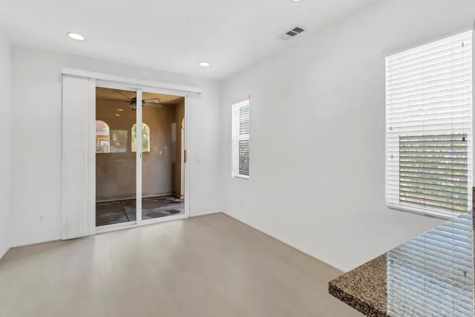 530 Calle Vibrante Palm Desert, CA 92211