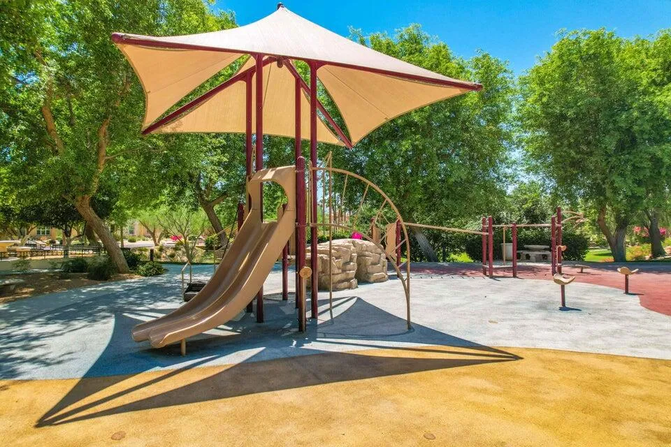530 Calle Vibrante Palm Desert, CA 92211