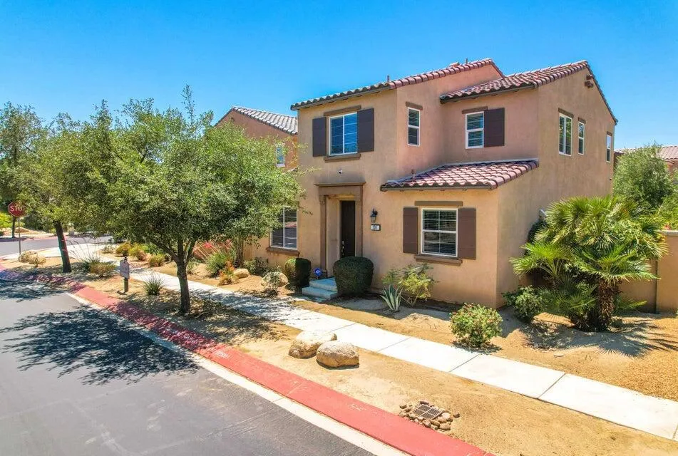 530 Calle Vibrante Palm Desert, CA 92211