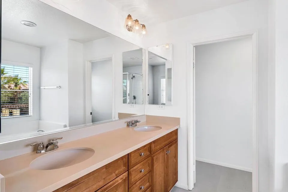 530 Calle Vibrante Palm Desert, CA 92211