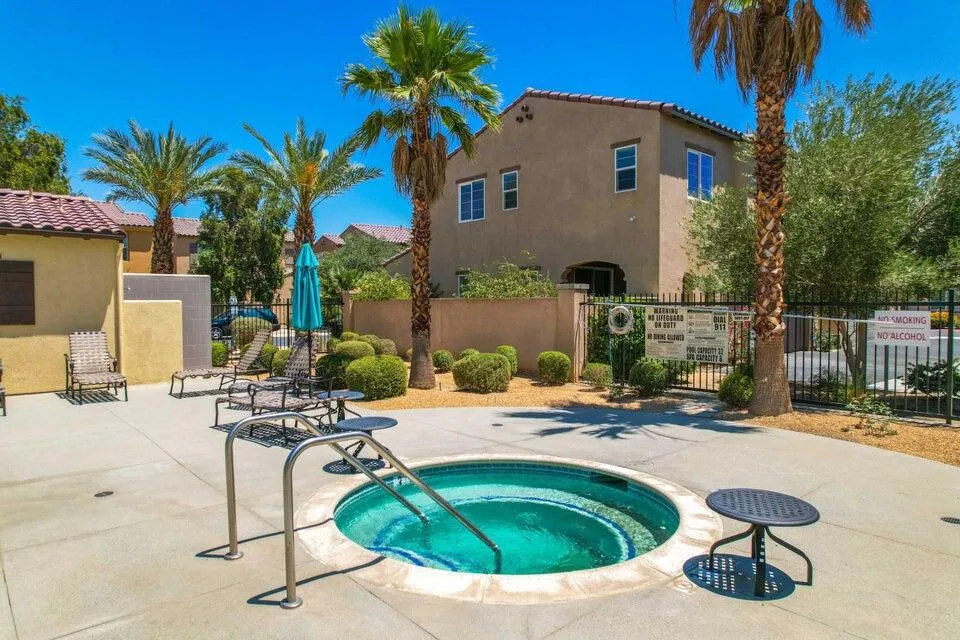 530 Calle Vibrante Palm Desert, CA 92211