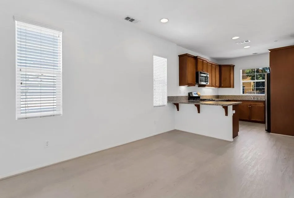 530 Calle Vibrante Palm Desert, CA 92211