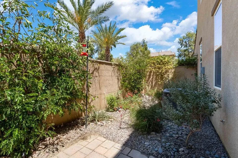 530 Calle Vibrante Palm Desert, CA 92211