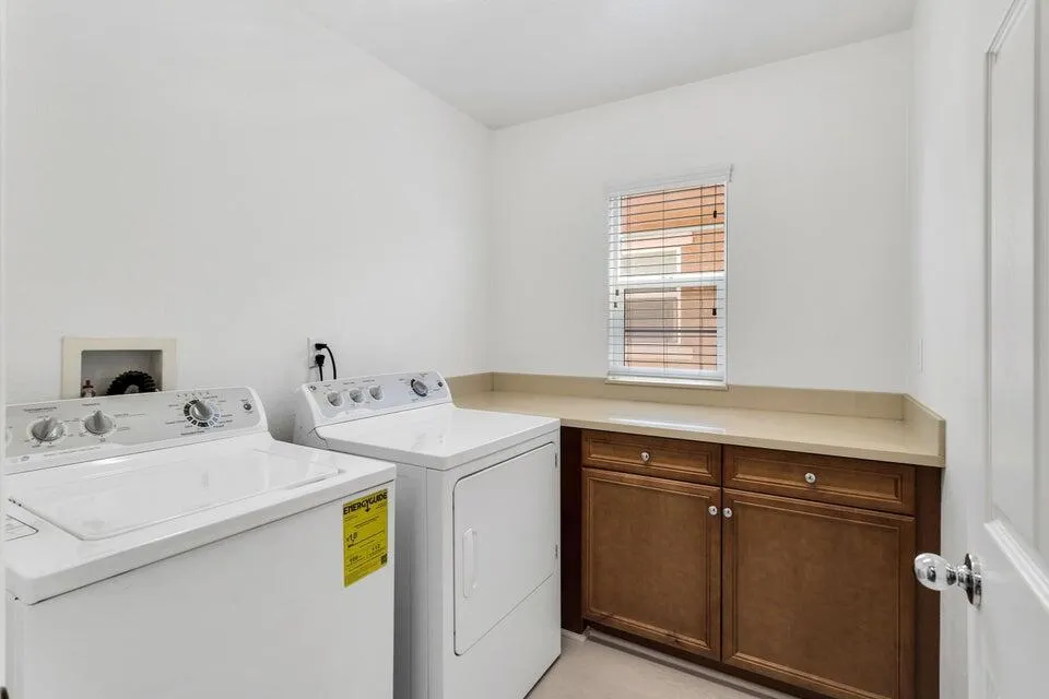 530 Calle Vibrante Palm Desert, CA 92211
