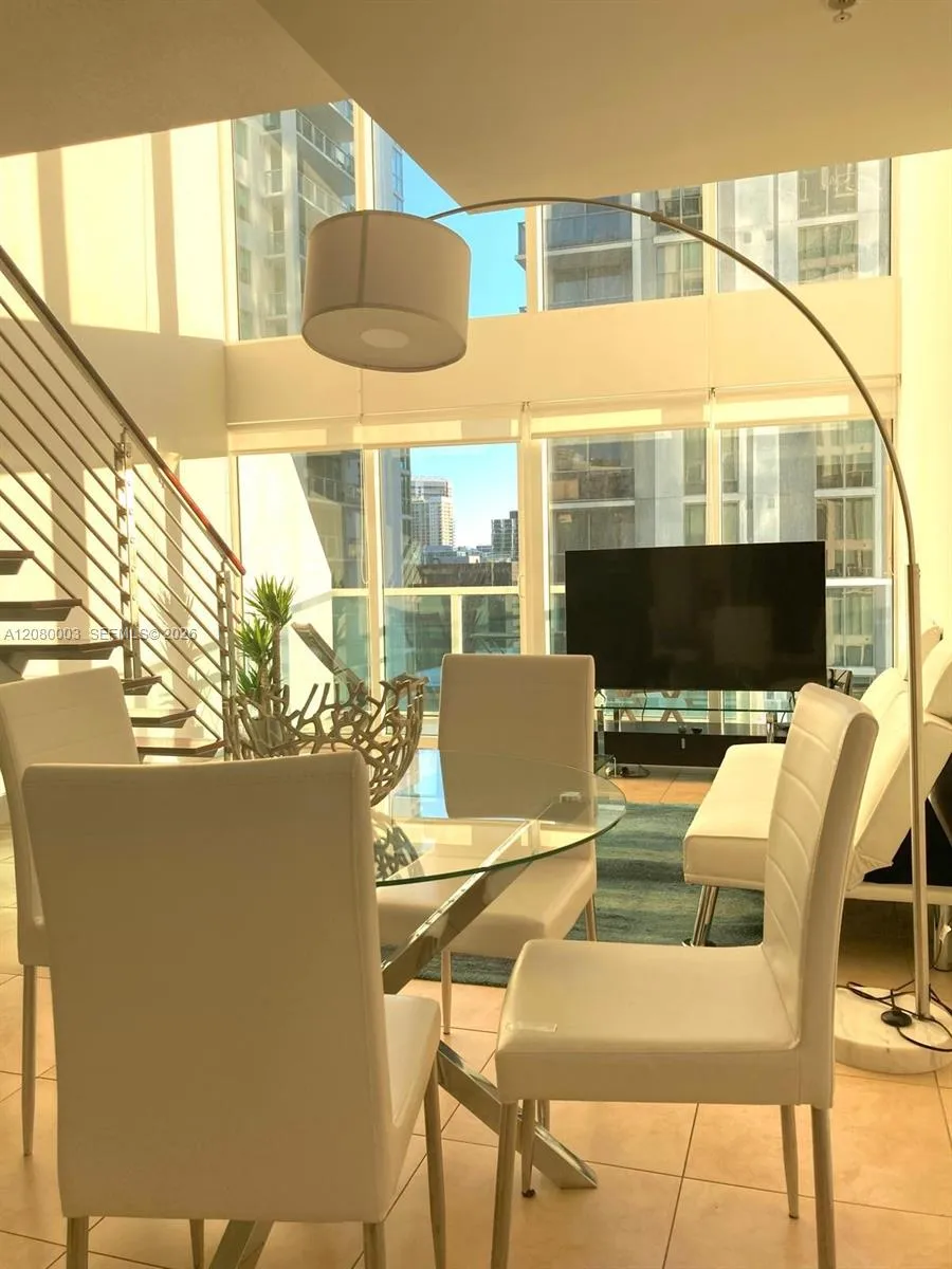 41 SE 5th St #1204 Miami, FL 33131