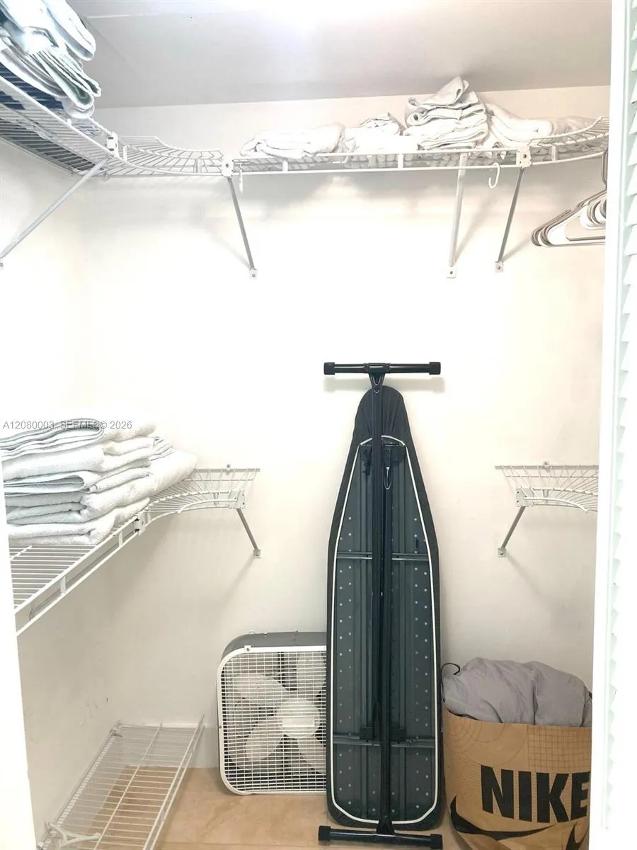 41 SE 5th St #1204 Miami, FL 33131