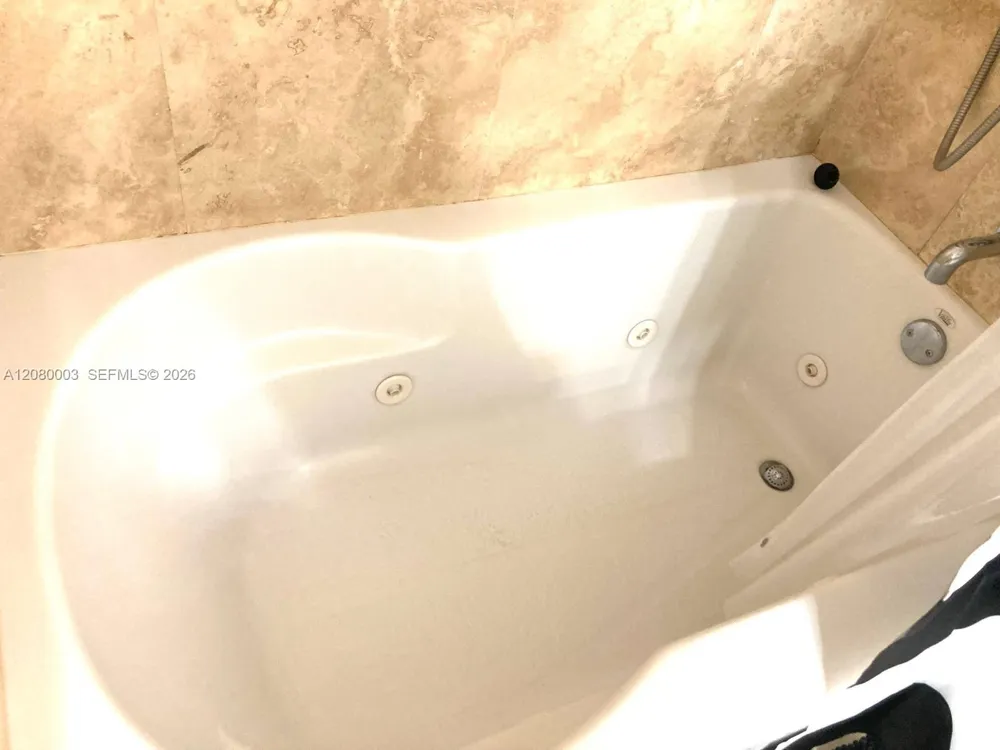 41 SE 5th St #1204 Miami, FL 33131
