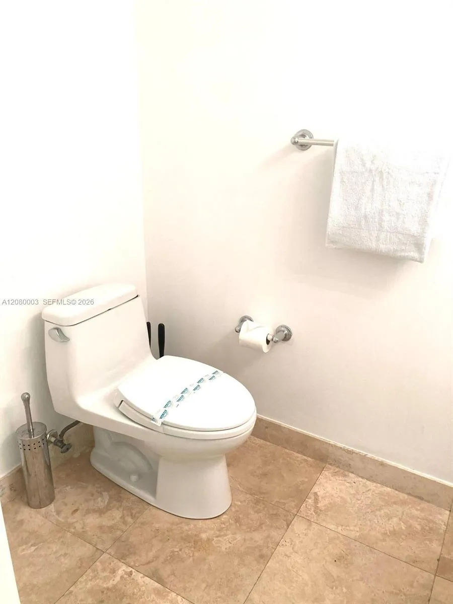 41 SE 5th St #1204 Miami, FL 33131