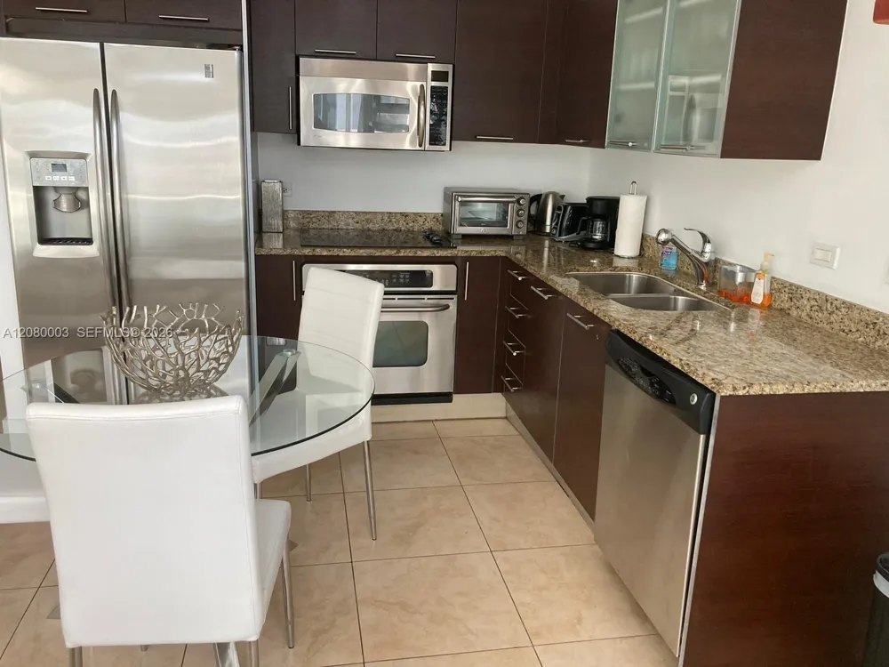 41 SE 5th St #1204 Miami, FL 33131