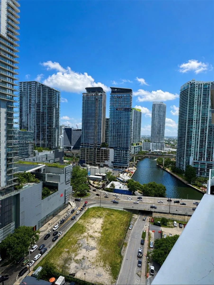 41 SE 5th St #1204 Miami, FL 33131