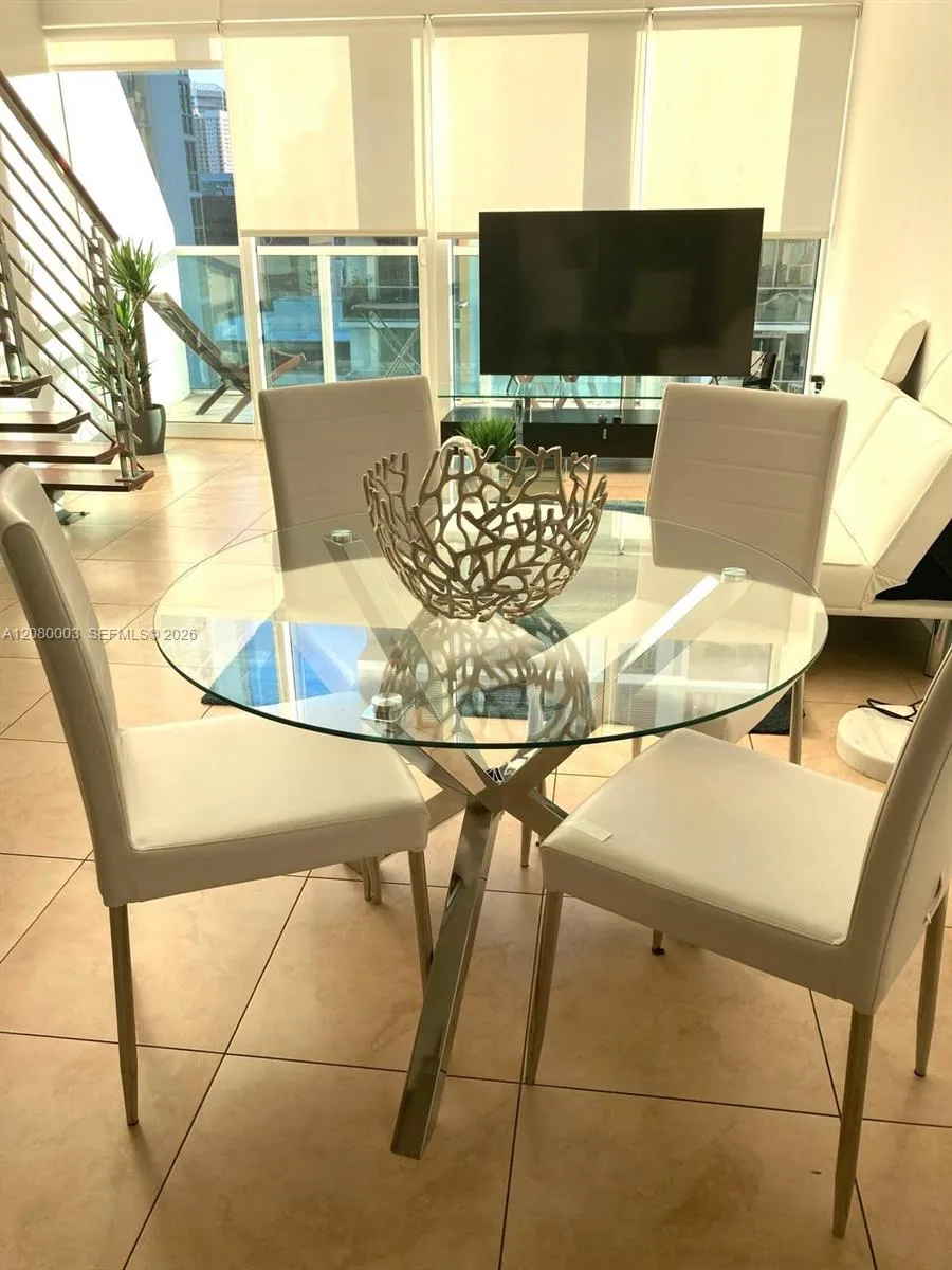 41 SE 5th St #1204 Miami, FL 33131