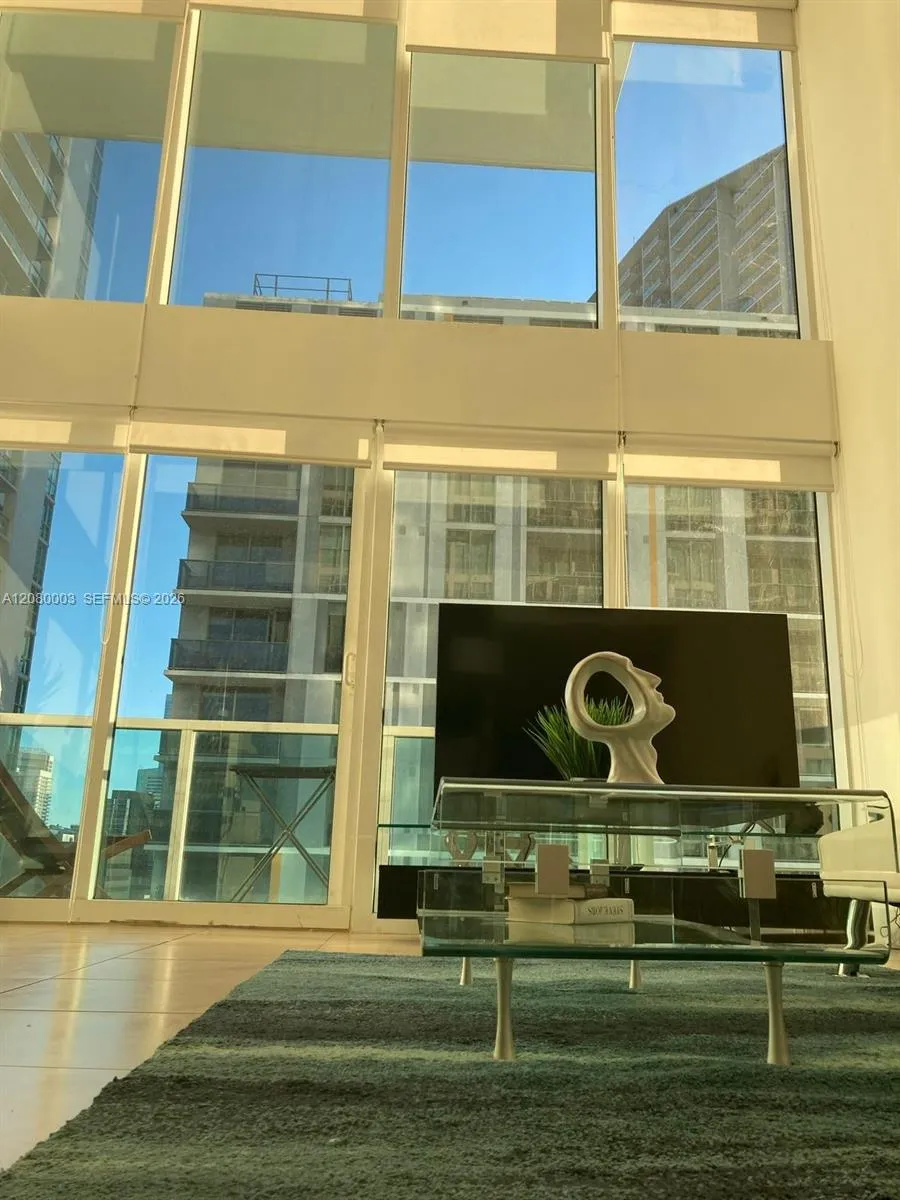 41 SE 5th St #1204 Miami, FL 33131