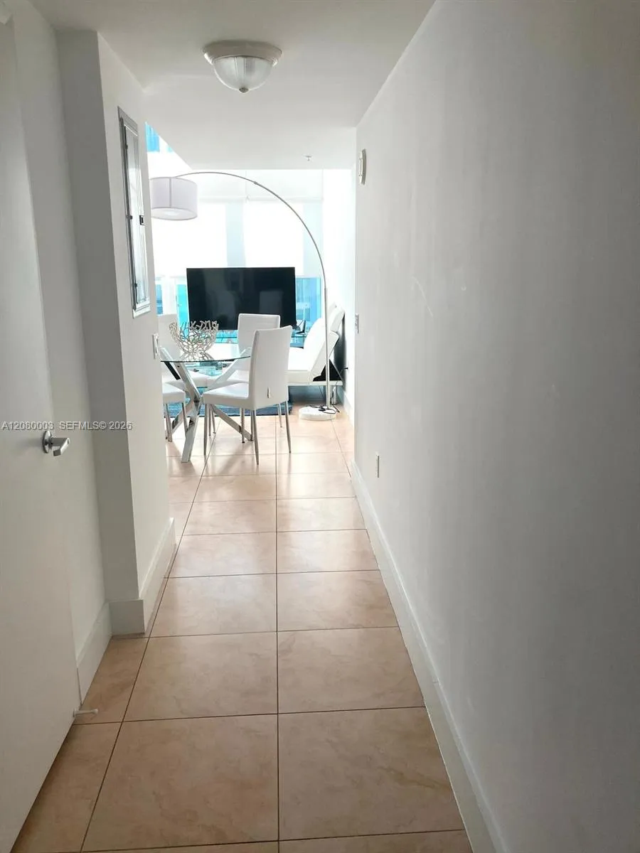 41 SE 5th St #1204 Miami, FL 33131