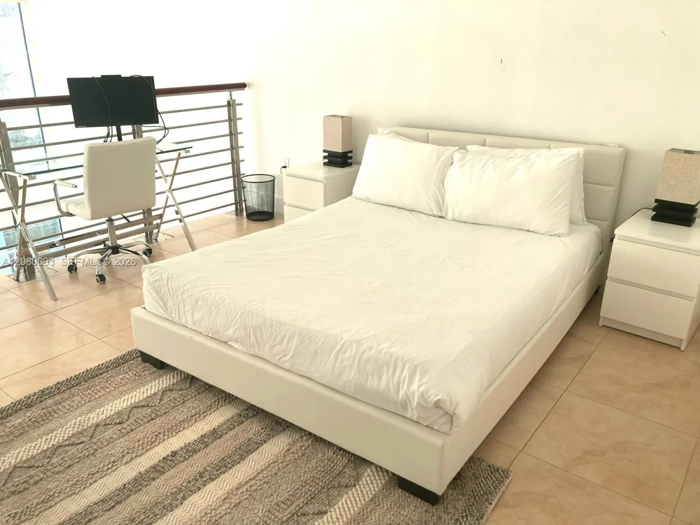 41 SE 5th St #1204 Miami, FL 33131