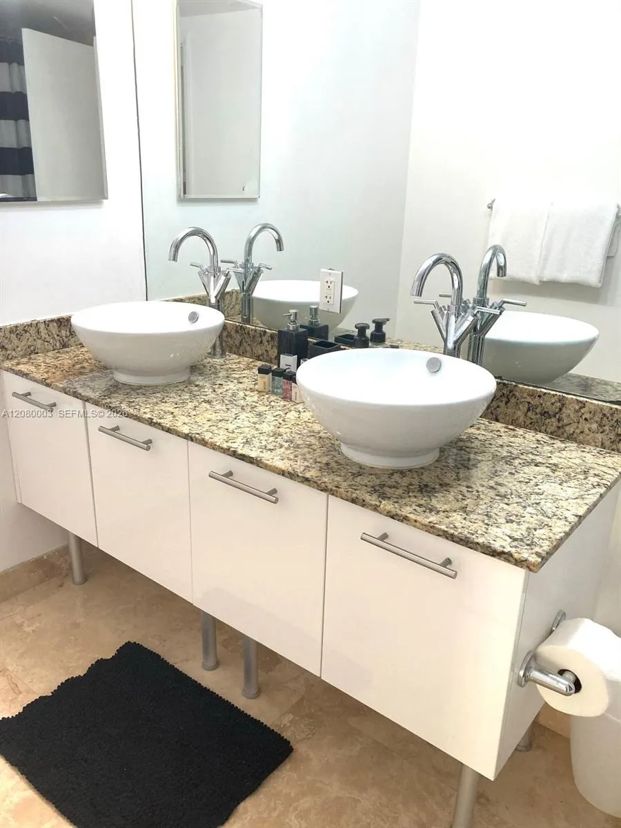 41 SE 5th St #1204 Miami, FL 33131