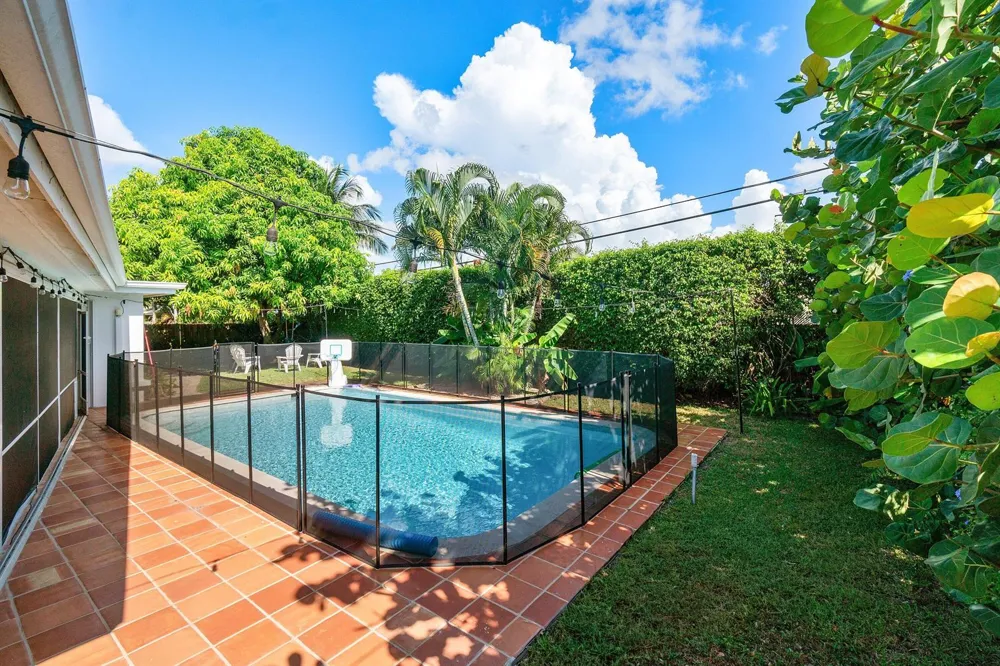 943 SW 5th Street Boca Raton, FL 33486