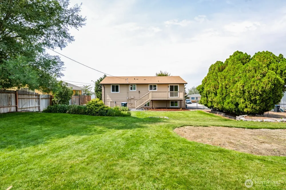 1213 S Skyline Drive Moses Lake, WA 98837