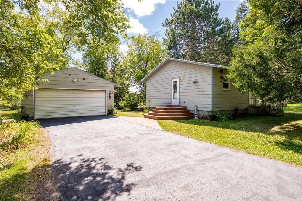 1704 Doddridge Avenue Cloquet, MN 55720