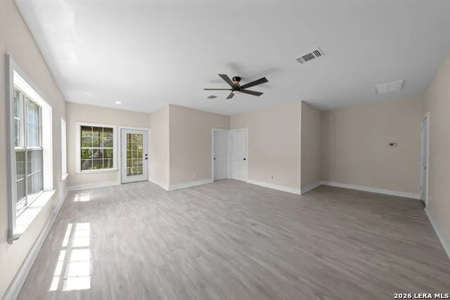 242 LILLIAN DR Kerrville, TX 78028