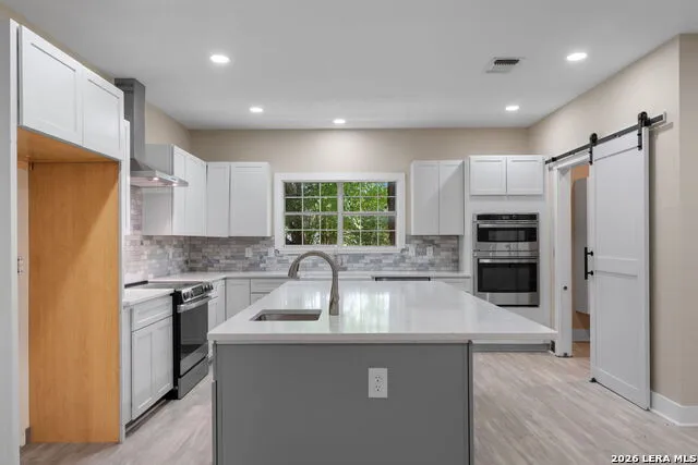 242 LILLIAN DR Kerrville, TX 78028