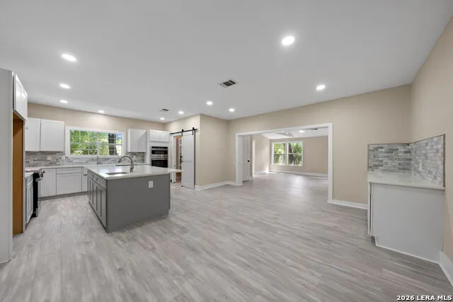 242 LILLIAN DR Kerrville, TX 78028
