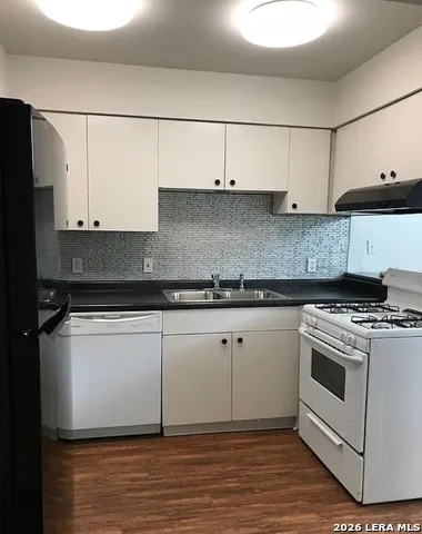 8426 LAURELHURST DR San Antonio, TX 78209