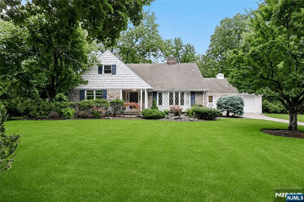 26 Glenwood Road Tenafly, NJ 07670