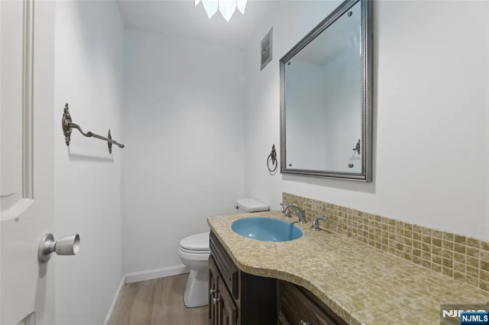 26 Glenwood Road Tenafly, NJ 07670