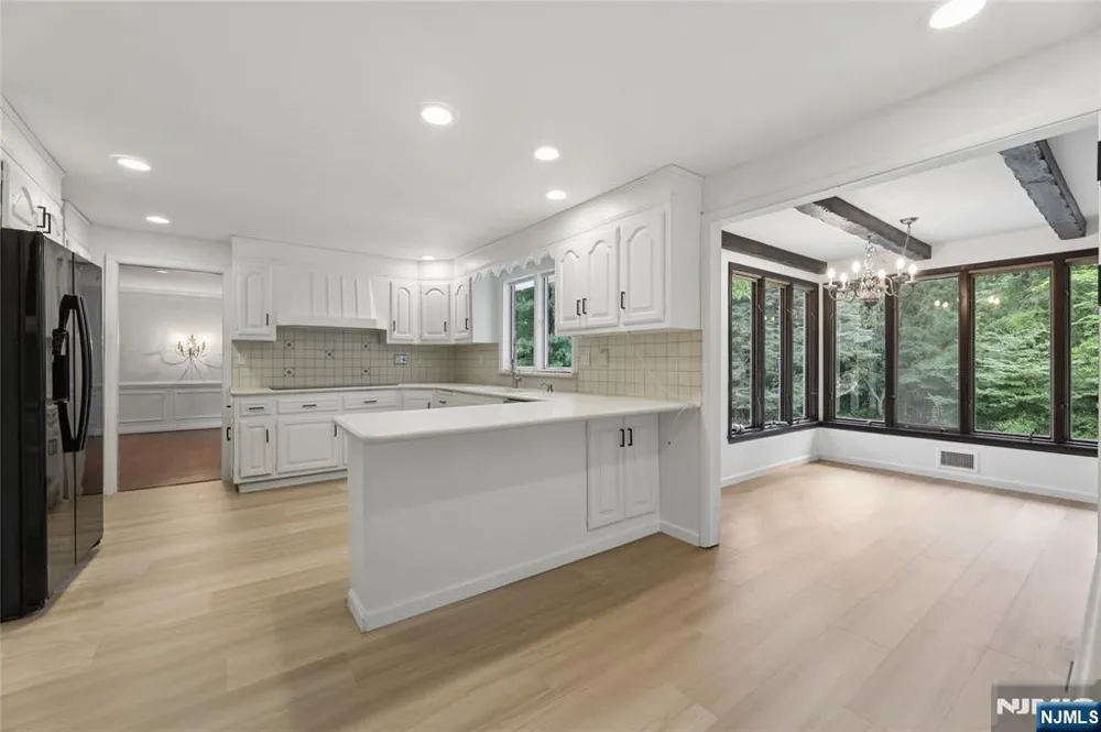 26 Glenwood Road Tenafly, NJ 07670
