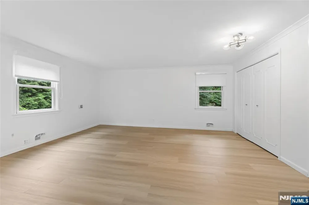 26 Glenwood Road Tenafly, NJ 07670