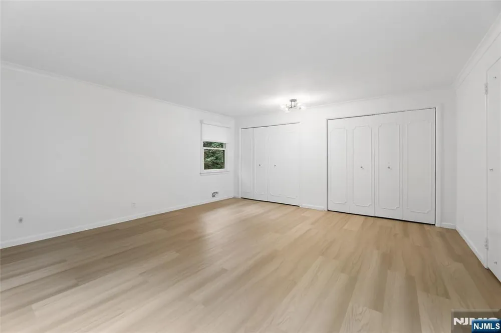 26 Glenwood Road Tenafly, NJ 07670