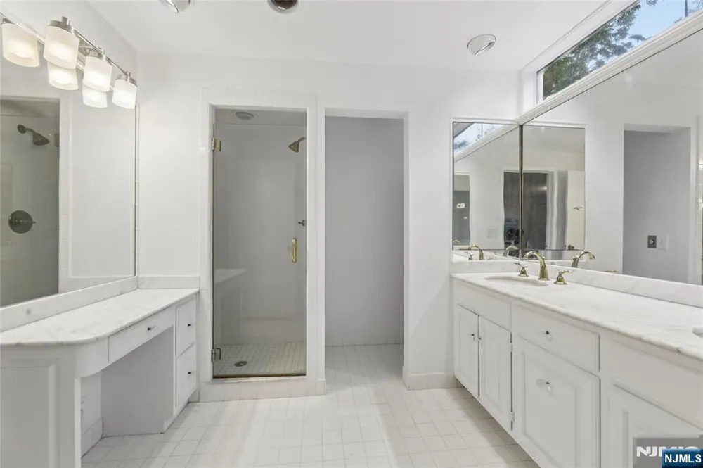 26 Glenwood Road Tenafly, NJ 07670