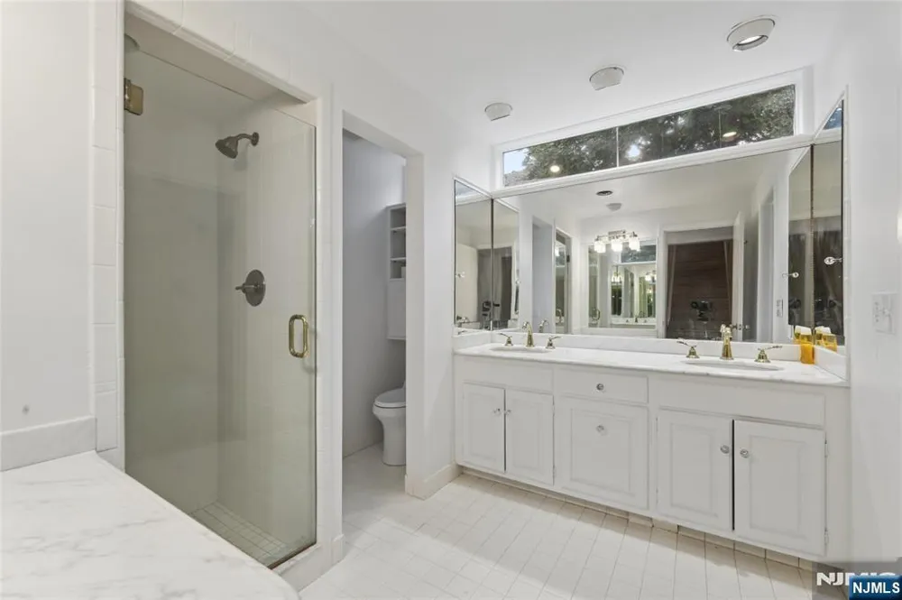 26 Glenwood Road Tenafly, NJ 07670