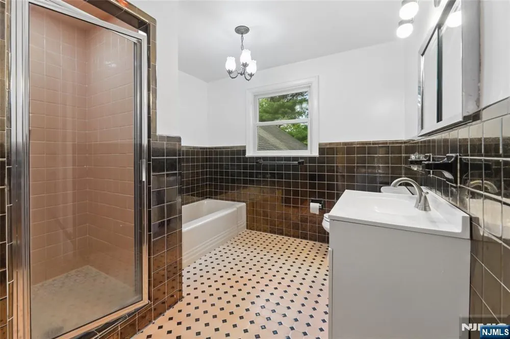 26 Glenwood Road Tenafly, NJ 07670