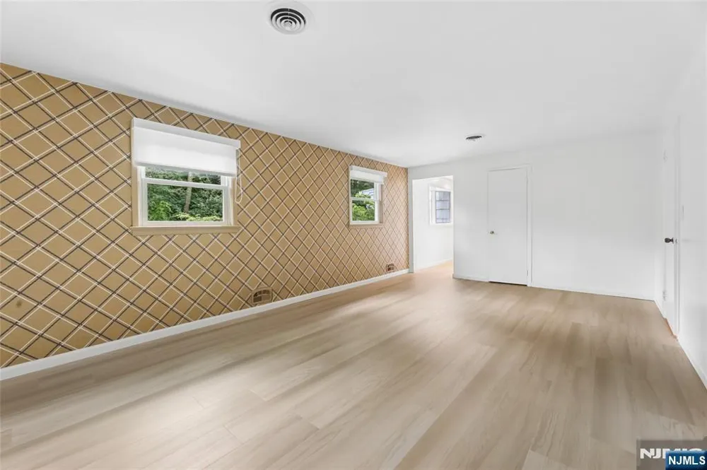 26 Glenwood Road Tenafly, NJ 07670
