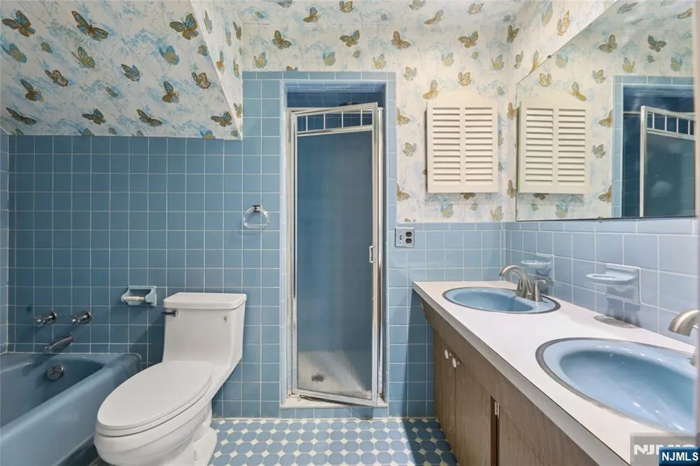 26 Glenwood Road Tenafly, NJ 07670