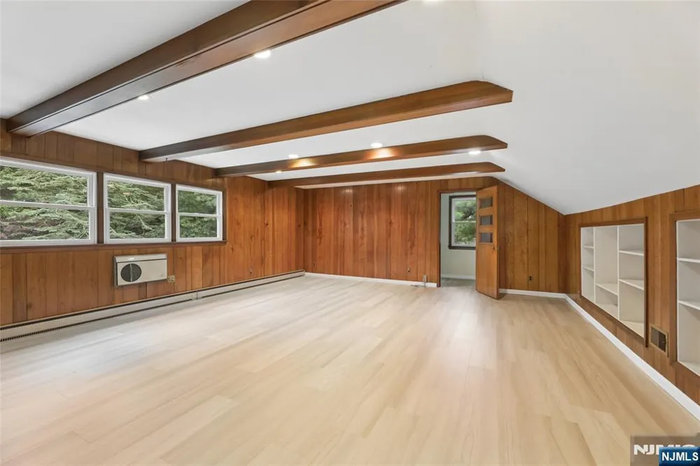 26 Glenwood Road Tenafly, NJ 07670