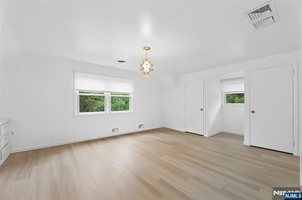 26 Glenwood Road Tenafly, NJ 07670