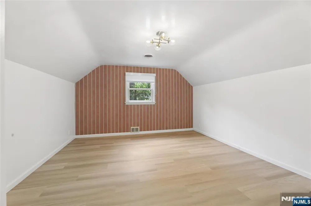26 Glenwood Road Tenafly, NJ 07670